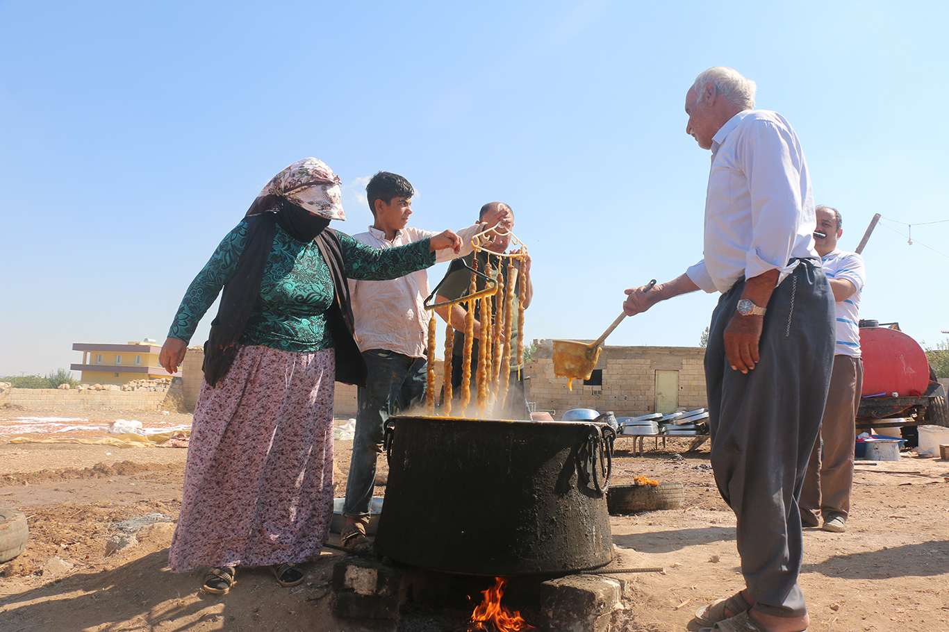 Şanlıurfa'da kazanlar yöresel lezzetler için kaynadı